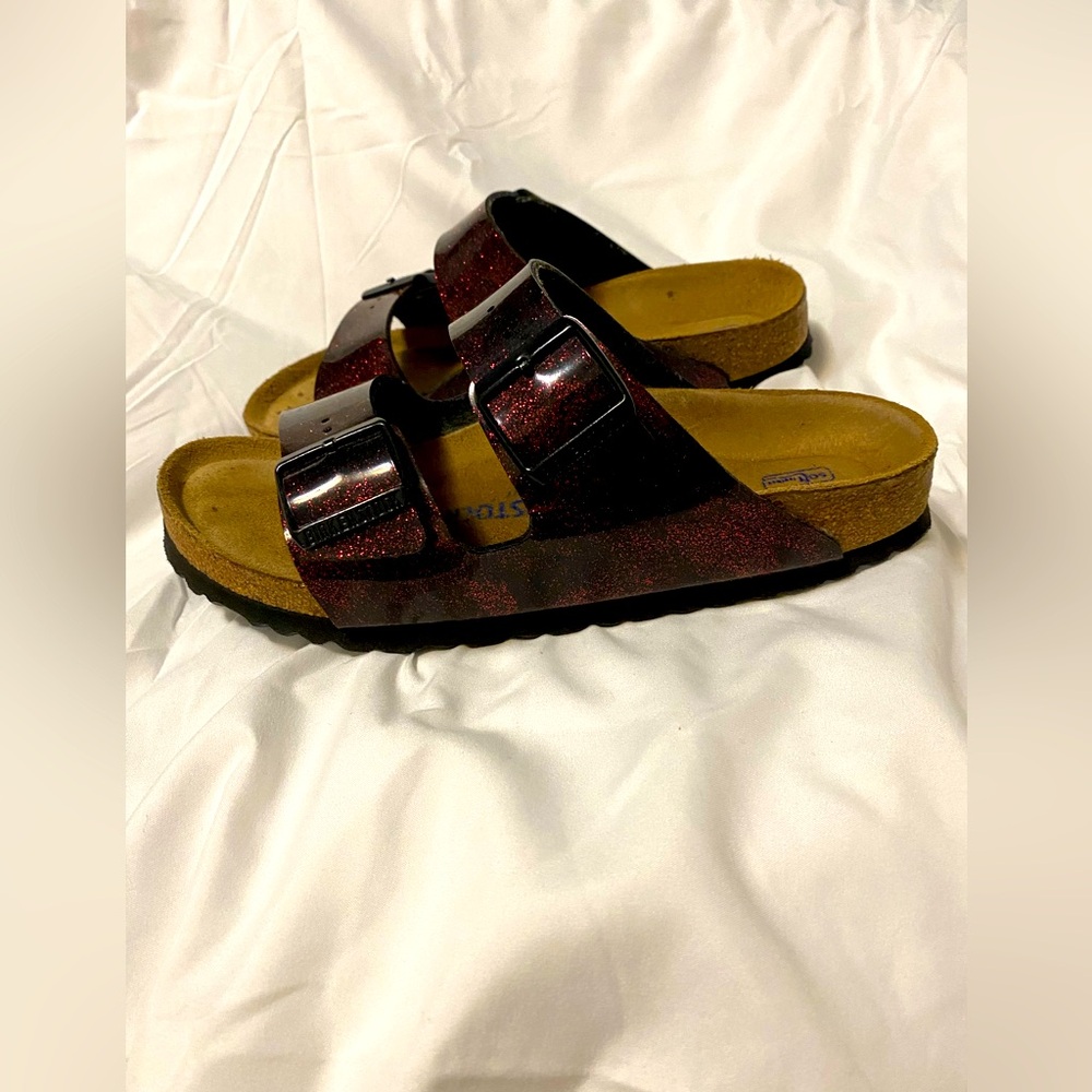 Birkenstock Arizona Soft Footbed Sandal. Color: Red Multi. Size: US 7-7.5/ EU 38